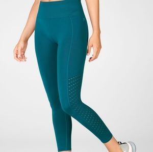 💙NWT High waisted Fabletics 7/8 leggings!!💙
